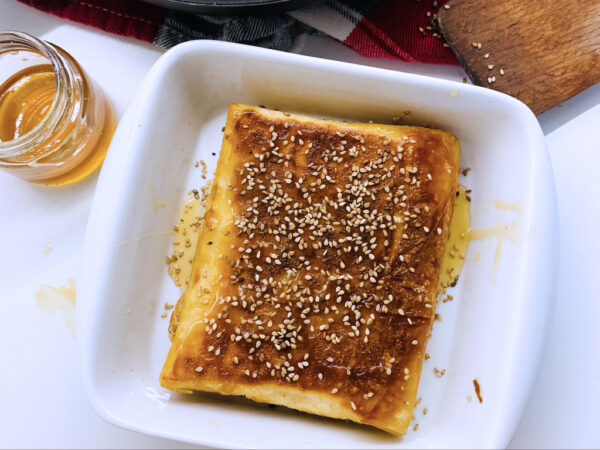 Griechischer Feta im Teigmantel | knusprig &amp; lecker — veggievi.de