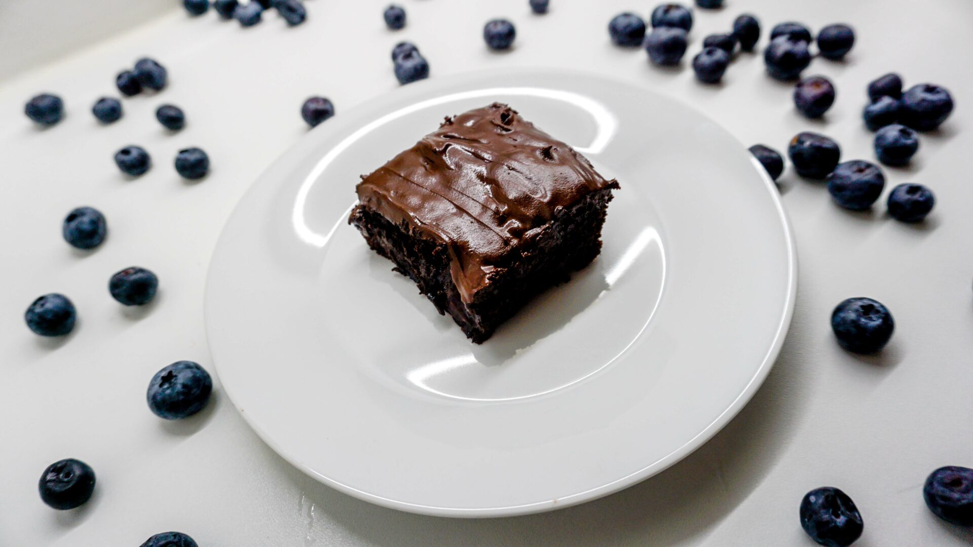 Schoko-Wunder: Saftige Lebkuchen-Brownies mit Blaubeeren | vegan ...