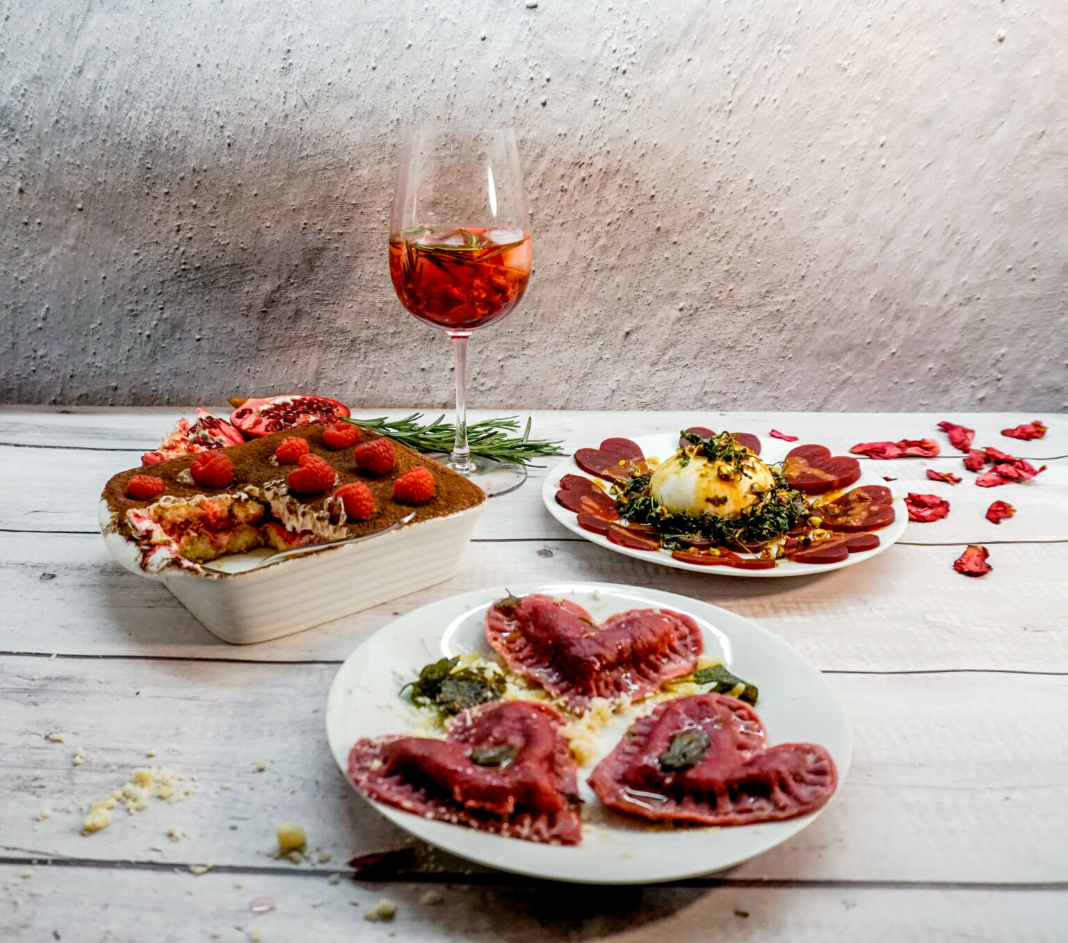 Rote Bete Carpaccio mit Burrata und karamellisierten Pistazien ...