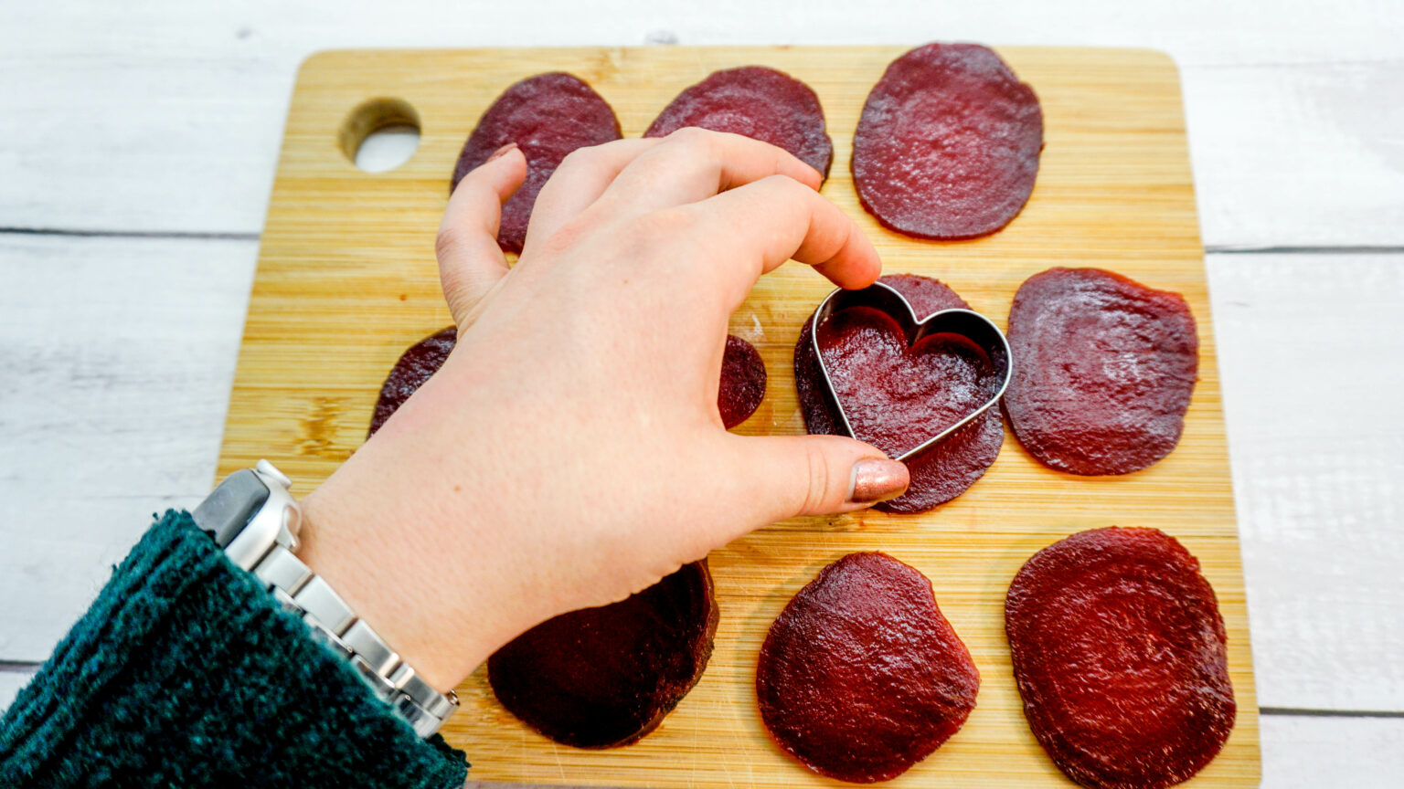 Rote Bete Carpaccio mit Burrata und karamellisierten Pistazien ... Rote Bete Carpaccio mit Burrata und karamellisierten Pistazien ...